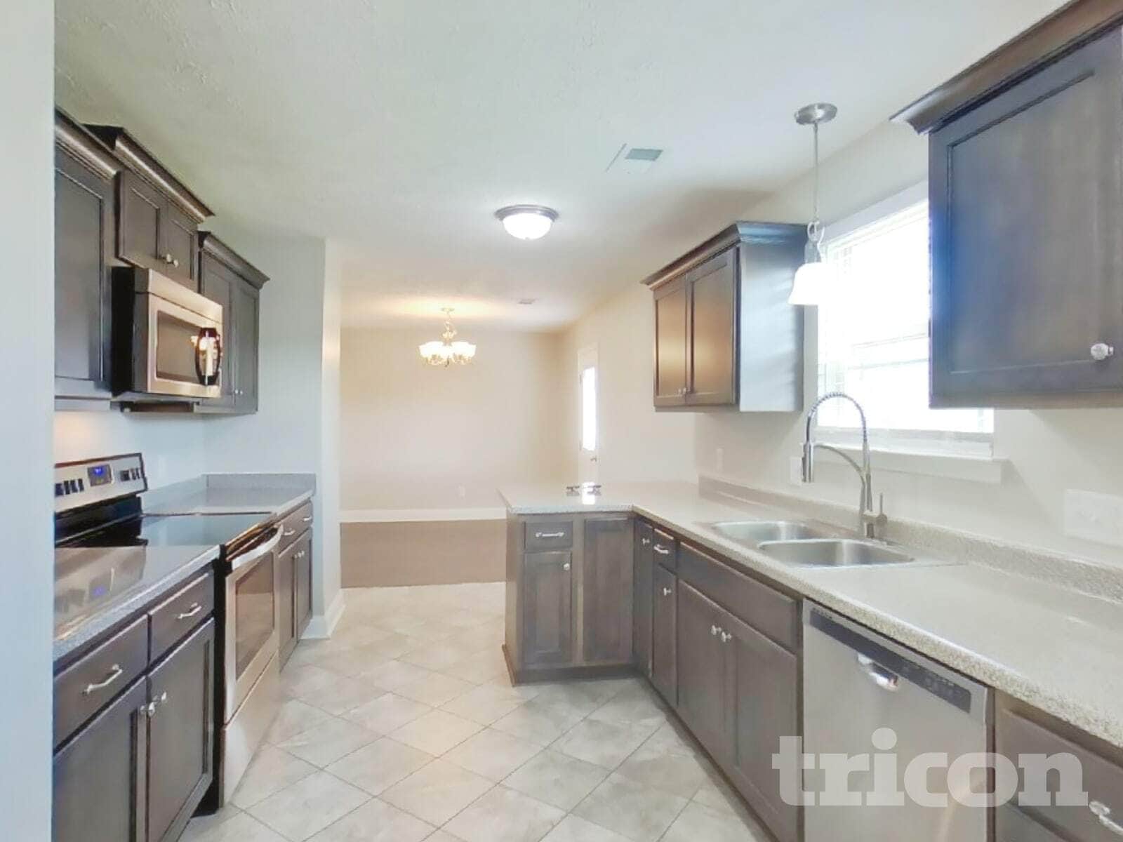 Building Photo - 642 Berry Cir