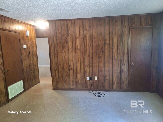 Building Photo - 2207 Wolf Ridge Rd