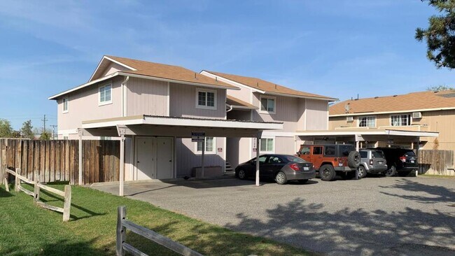 Building Photo - 4124 W Albany Ave