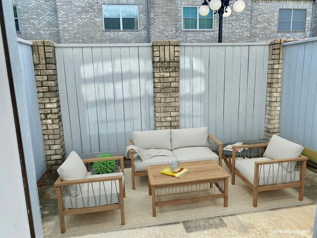 Building Photo - 632 Wilcrest Dr