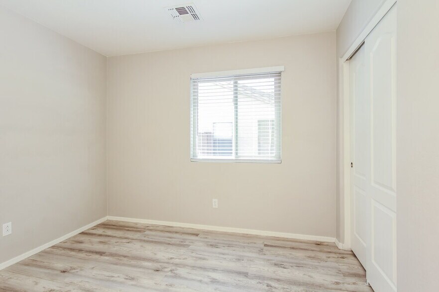 Building Photo - 4449 N 123rd Dr