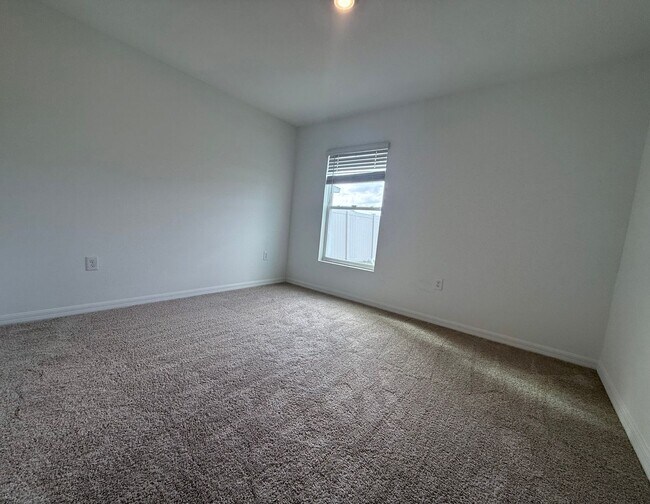 Building Photo - 16769 Parker River St