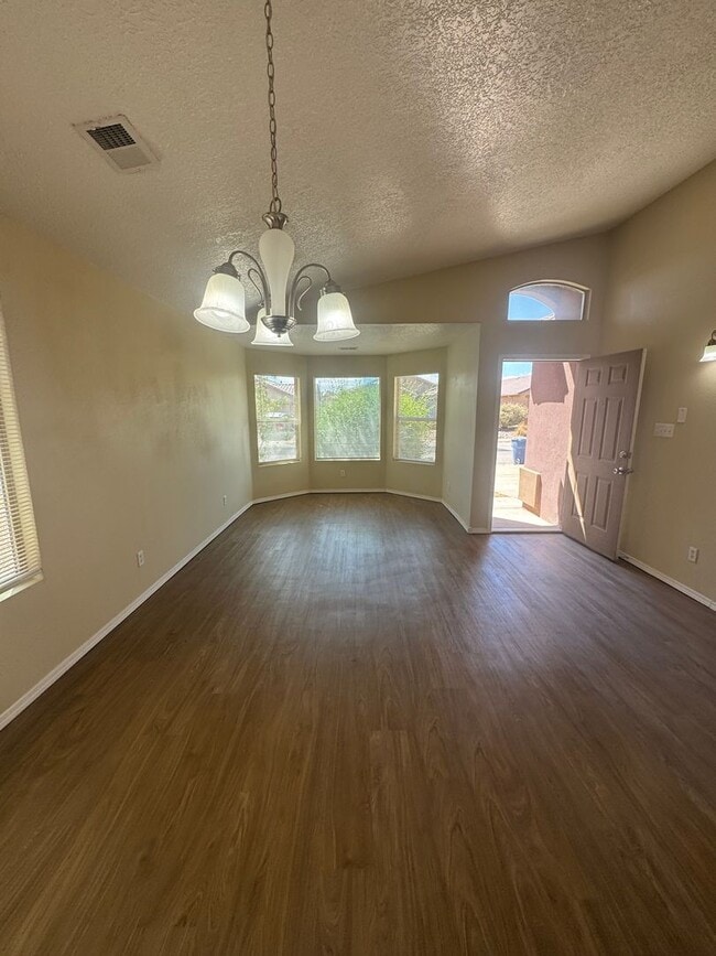 Building Photo - 4 bed 2 bath home! Fresh New Paint & Flooring Throughout