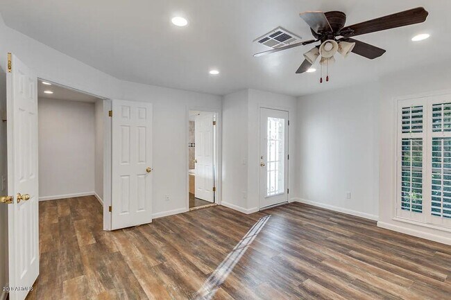 Building Photo - Renaissance Park Condo - Updated Penthouse...