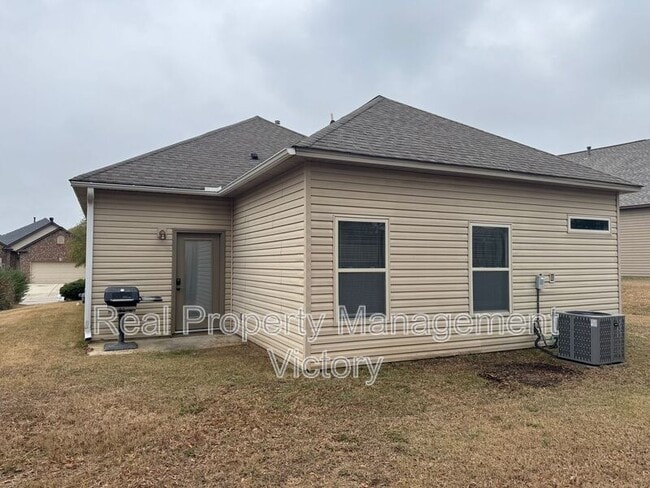 Building Photo - 2004 Kensington Ct