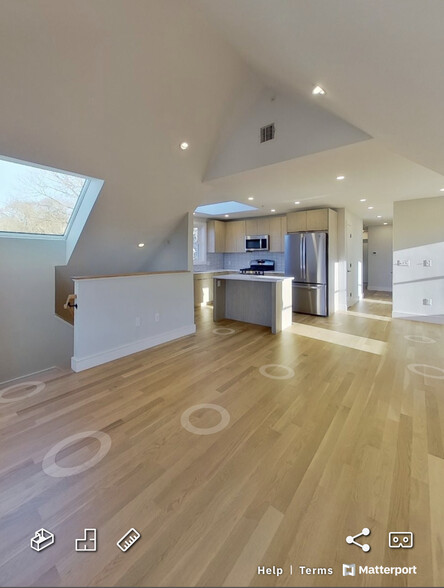 Building Photo - 9 Wenham St