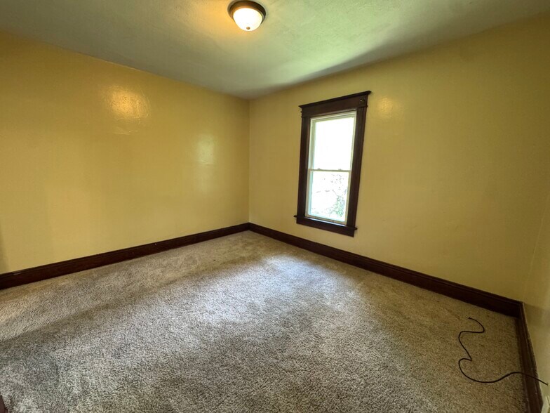 Building Photo - 919 LeClaire St