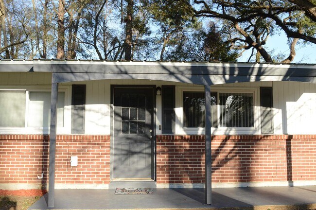 Primary Photo - 411 Cambridge Dr