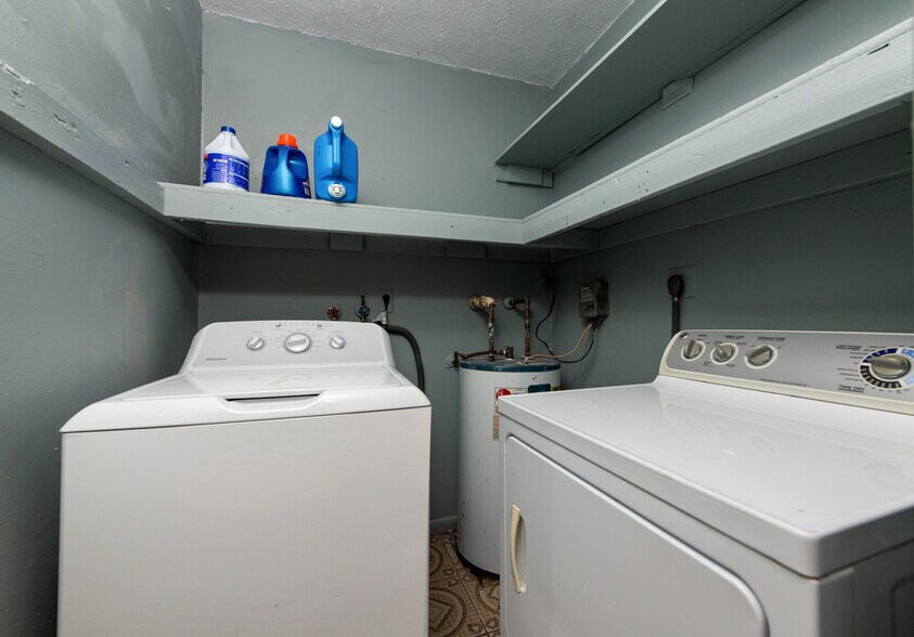 Building Photo - 1230 Block Island Rd