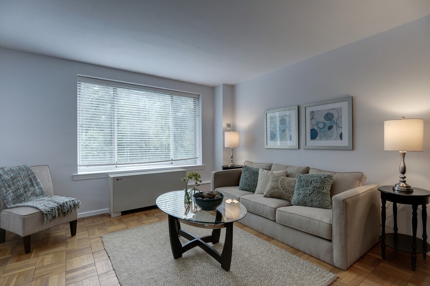 Large Living Area - 4100 W St NW