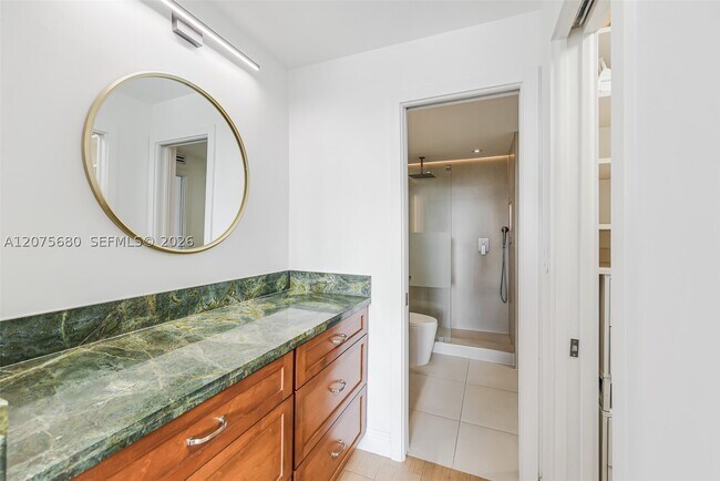 Building Photo - 401 Ocean 903
