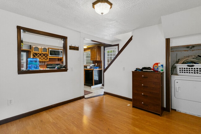 Building Photo - 21 Borden St