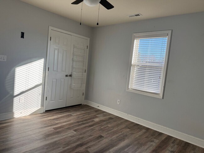 Building Photo - Five Bedroom Home in Falcon Bridge