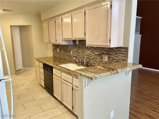 Building Photo - 8457 Pacific Fountain Ave