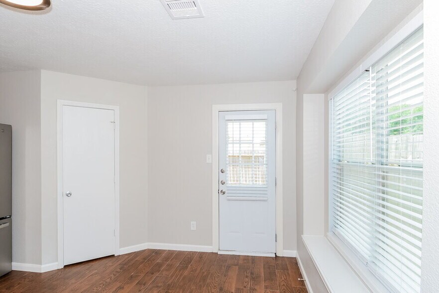 Building Photo - 7719 Balsam Crossing Ln