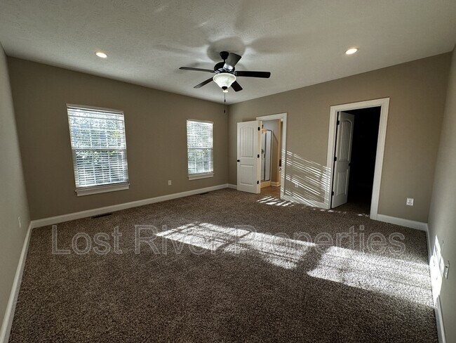 Building Photo - 2740 Pointe Ct