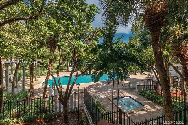 Building Photo - 570 S Park Rd