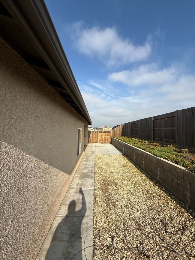 Building Photo - 6217 Curvy Hills Dr