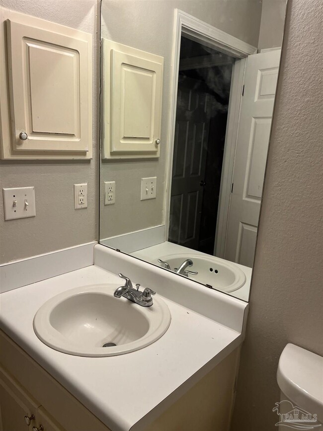 Building Photo - 6867 Cedar Ridge Cir