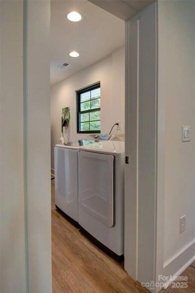 Building Photo - 3945 Rockfern Rd