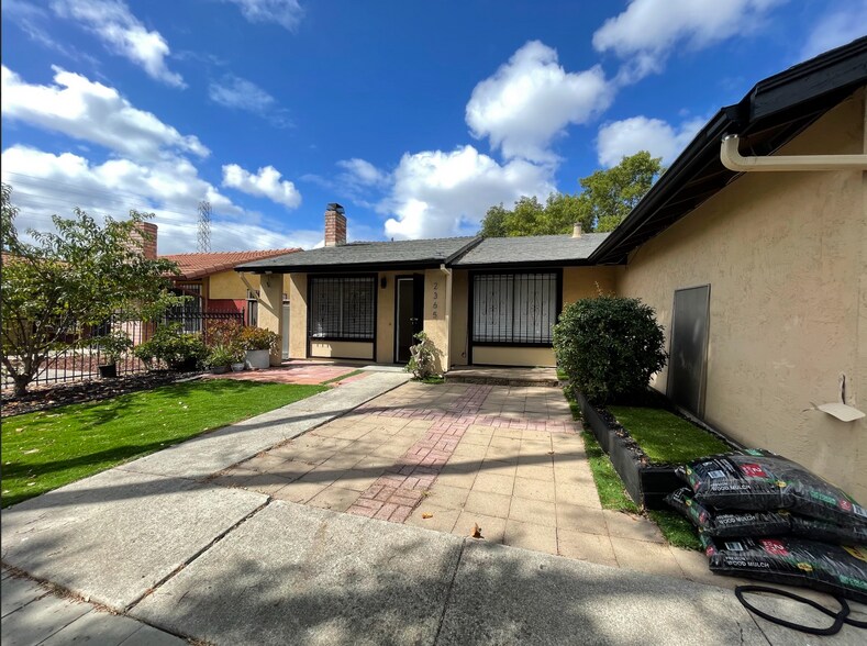 Building Photo - 2365 Fallingtree Dr
