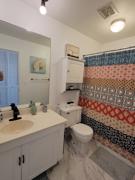 Building Photo - 401 W Webster Ave