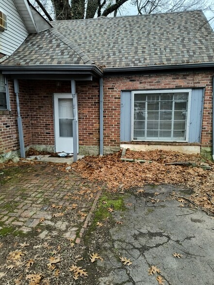 Primary Photo - 1010 Burchwood Ave