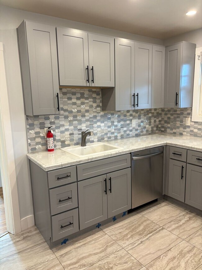 Building Photo - 454 S 4th St