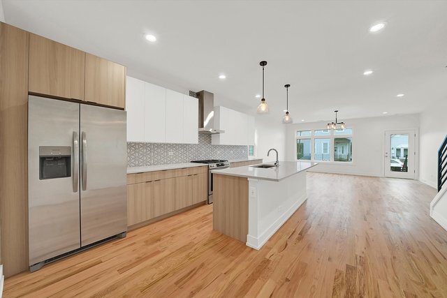 Building Photo - 554 W Cullerton St