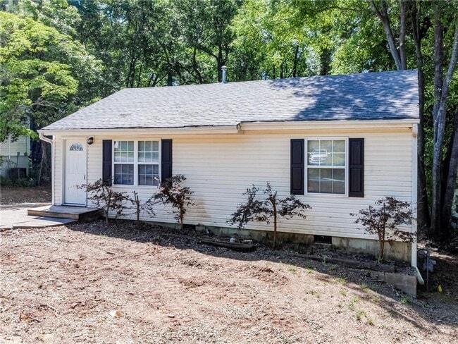 Building Photo - 2053 White Oak Cir