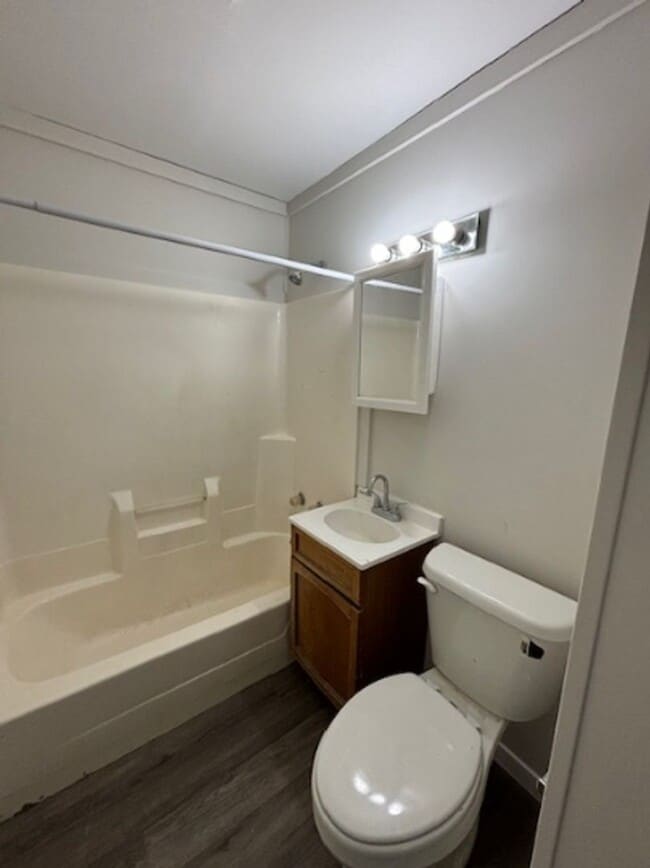 Building Photo - 713 N Maplewood Dr