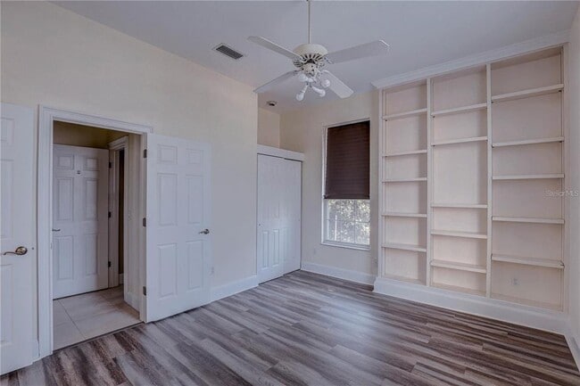 Building Photo - 2208 Hampstead Ct