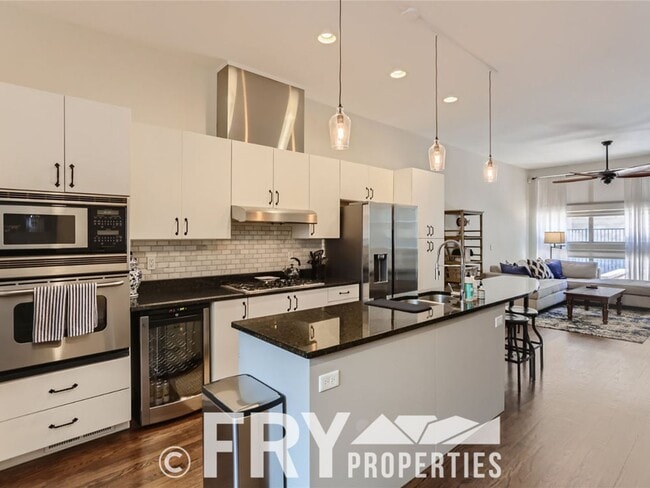 Building Photo - Furnished Townhome in RiNo