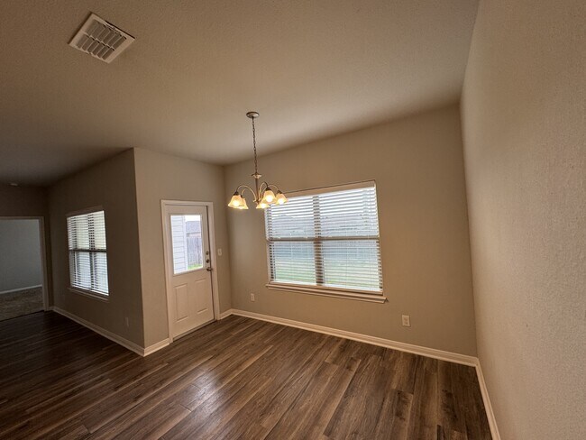 Building Photo - 612 Parkfield Ln