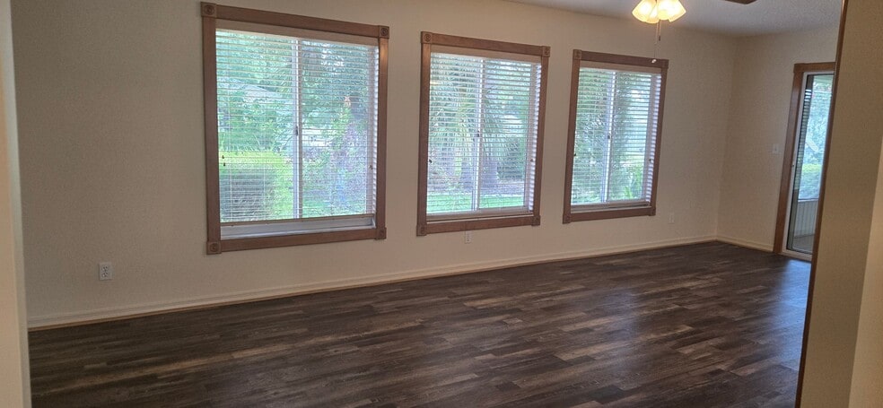 Building Photo - 9499 SE 174th Loop