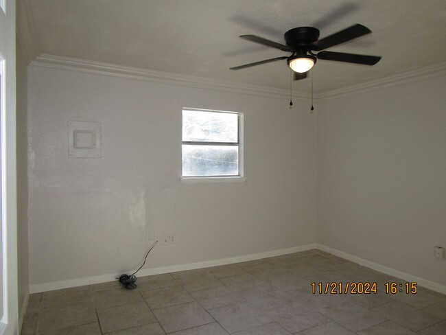 Building Photo - 5 Bedrooms. Newly renovated! $200 off firs...