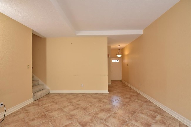 Building Photo - 7350 Kirby Dr