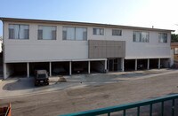Building Photo - 809 Flora Dr