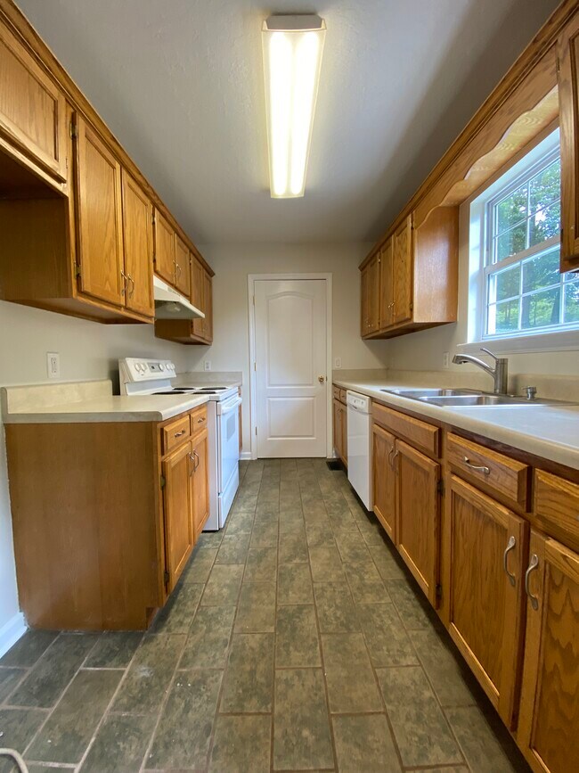 Building Photo - 7012 Bettis Acres Dr