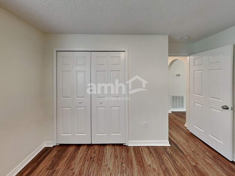 Building Photo - 7740 Harbor Lake Dr