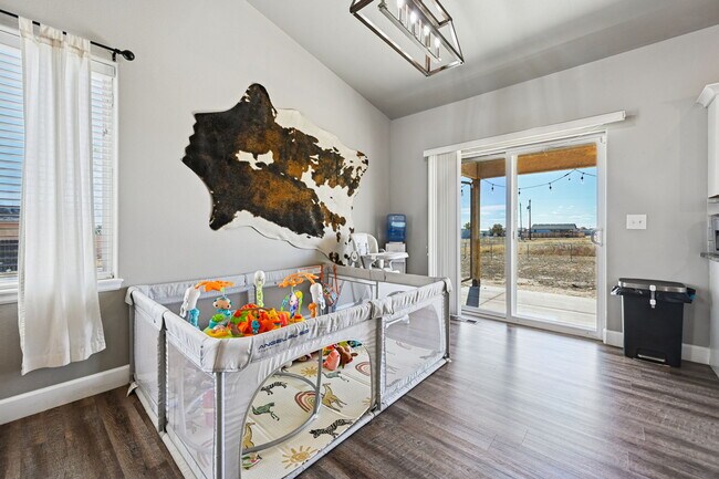 Building Photo - 1140 E Dove Creek Dr