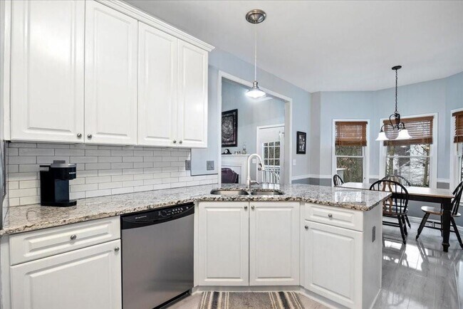 Building Photo - 69 New Brunswick Ct NE