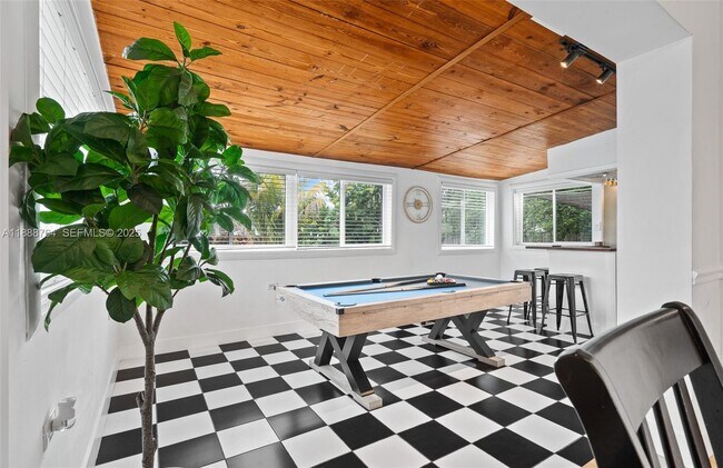 Building Photo - 1636 Arthur St