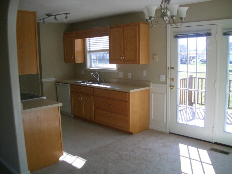 Dining Area - 1605 Joel Dr