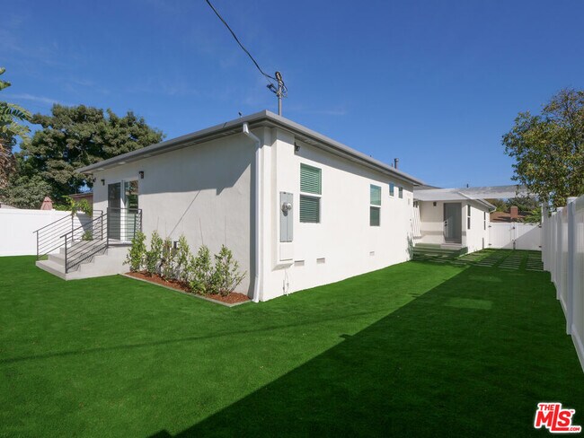 Building Photo - 11323 Utopia Ave
