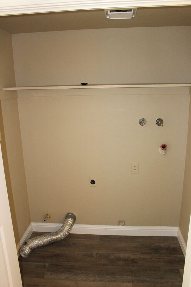 Building Photo - 2600 Brookside Dr