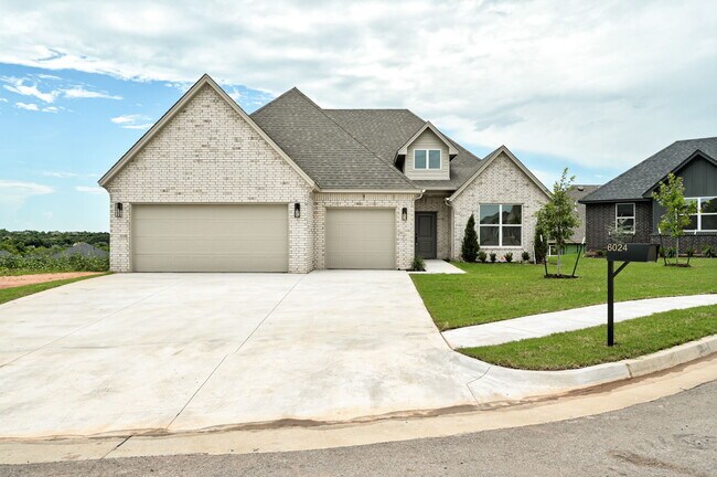 Building Photo - 6024 Kinnick Dr