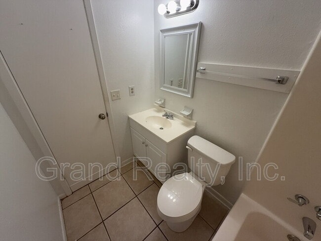 Building Photo - 4146 Charles Cir