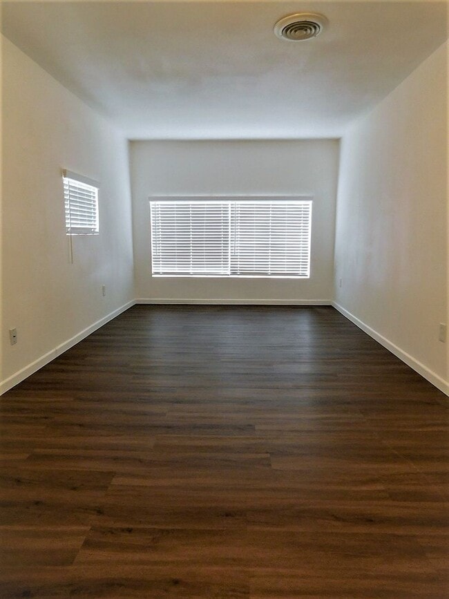 Building Photo - 1100 Estes Dr