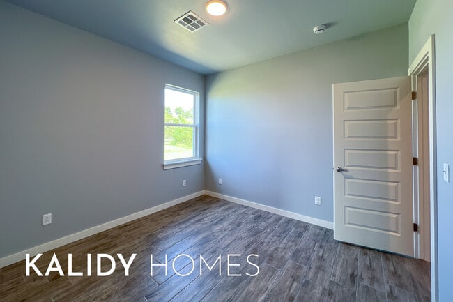 Building Photo - 214 Olde Ml Ct